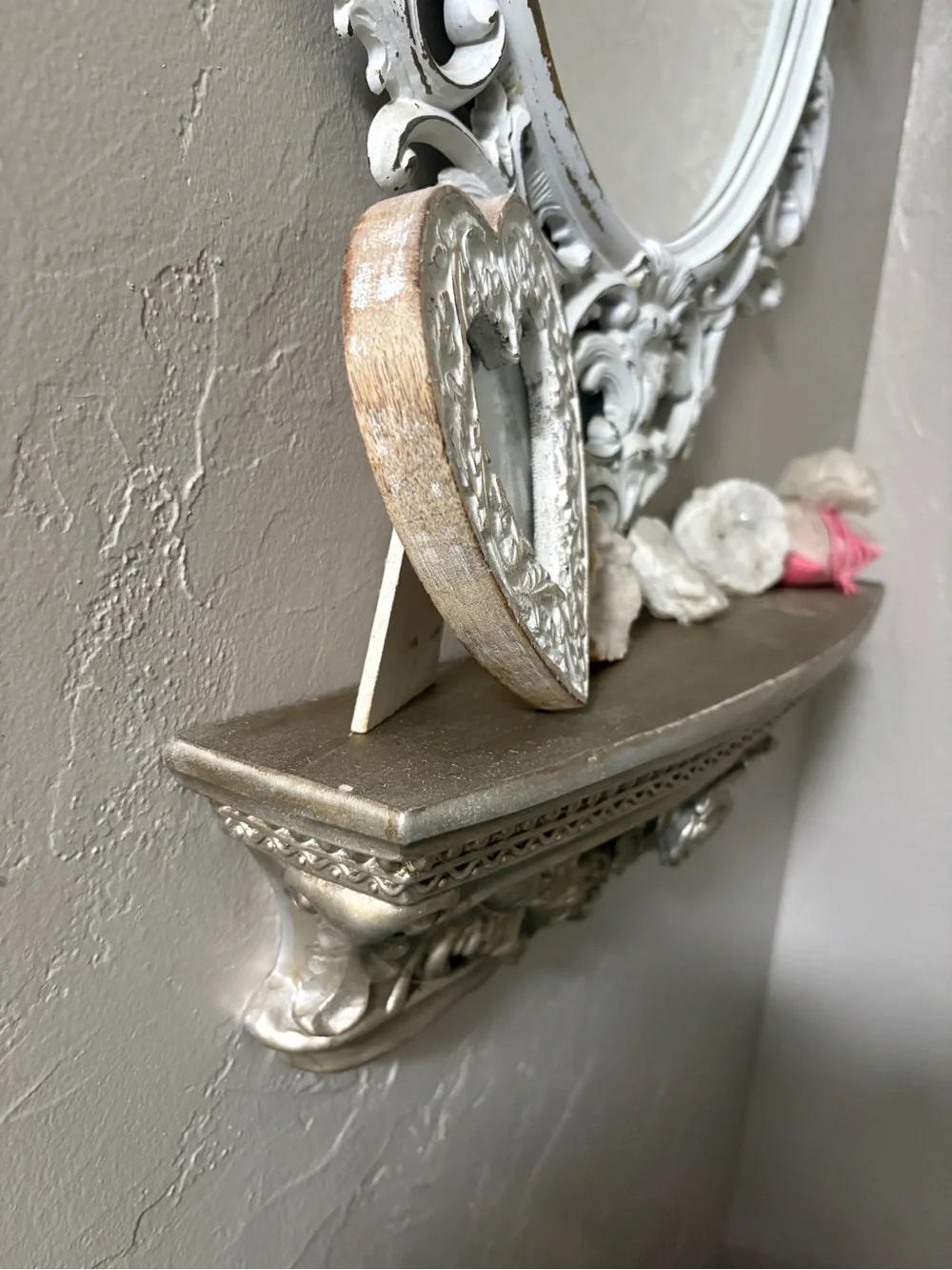 Decorative Wall Shelf in Gold - Elegant Floral Accent